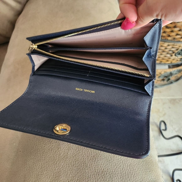 MICHAEL KORS Rivington Gold Stud Large Wallet leather turn-lock - Picture 6 of 7